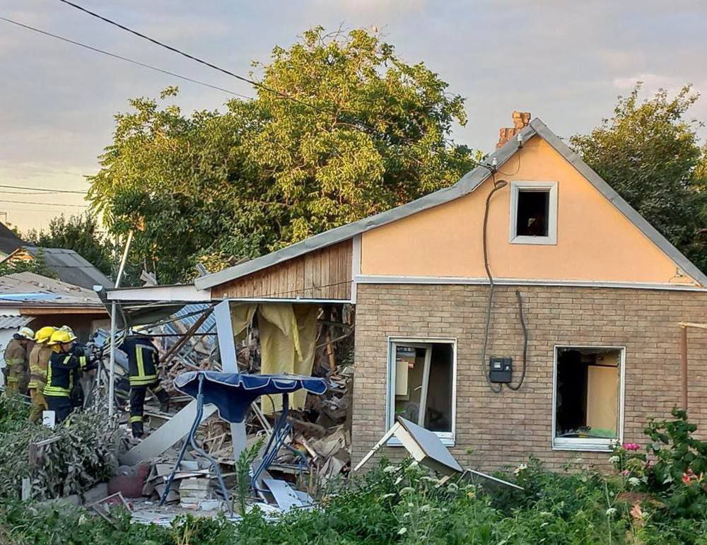 Окупанти вночі з &quot;Градів&quot; вдарили по Нікополю: дві людини загинули, є поранені